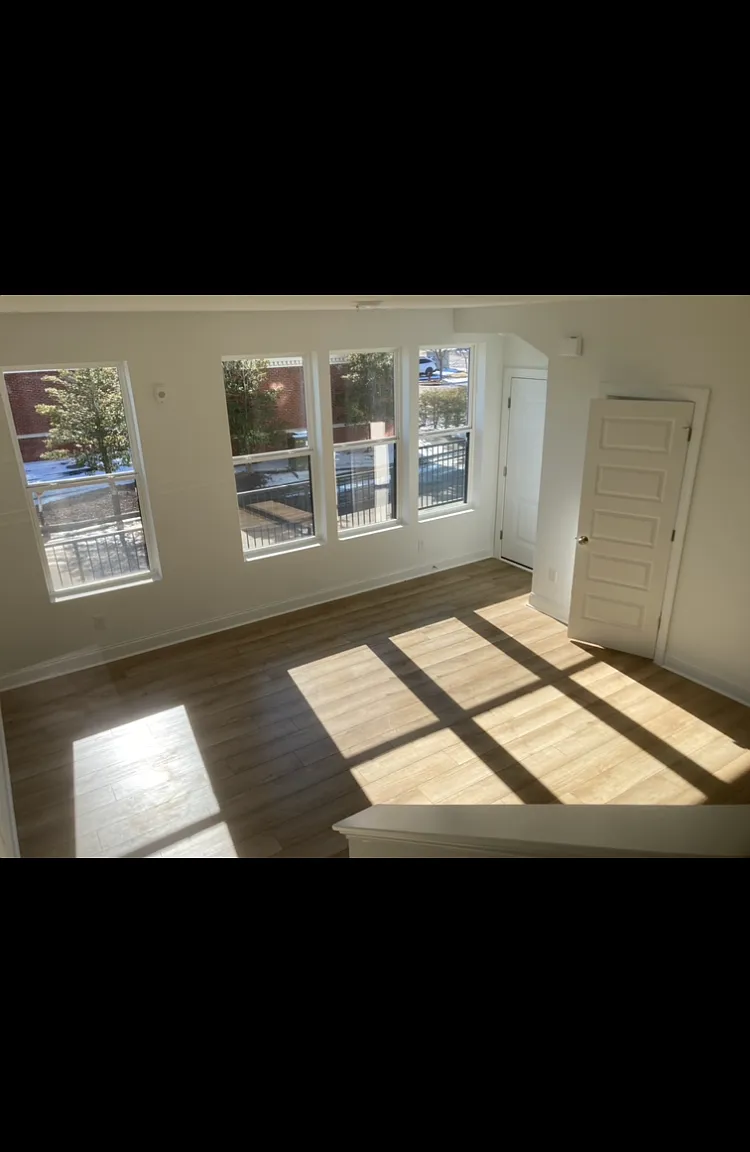 245 E Roosevelt Ave — Photo 3
