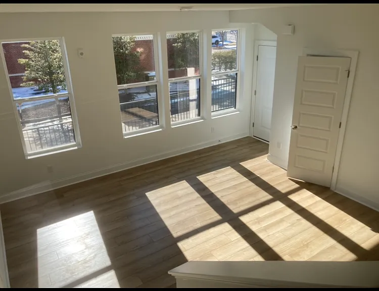 245 E Roosevelt Ave — Photo 3