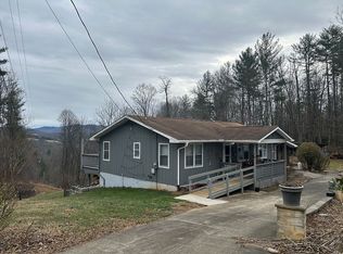 30 Reeves Dr, Burnsville, NC 28714
