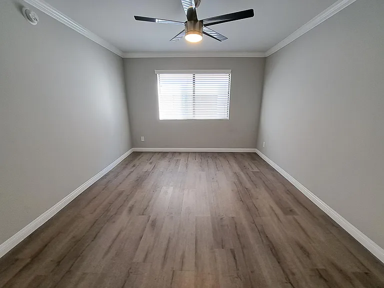 5718 Camellia Ave #107 — Photo 18