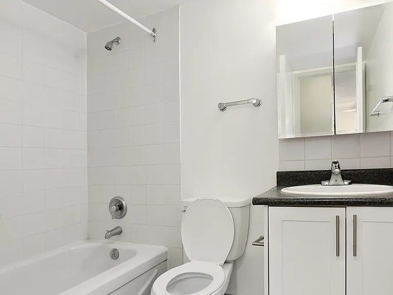 815 4th Ave SW — Photo 31