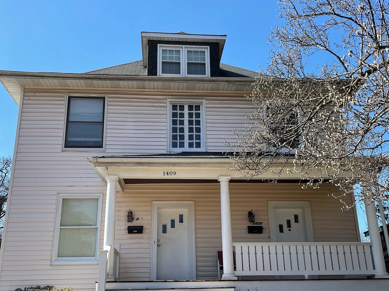 1409 McCausland - 1F — Photo 1