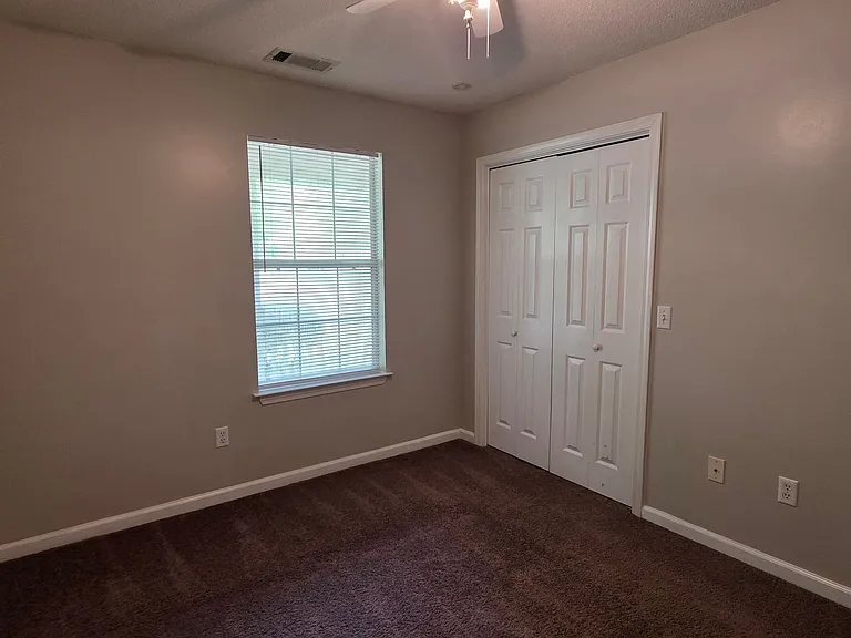 304 Woodbury Ln — Photo 14