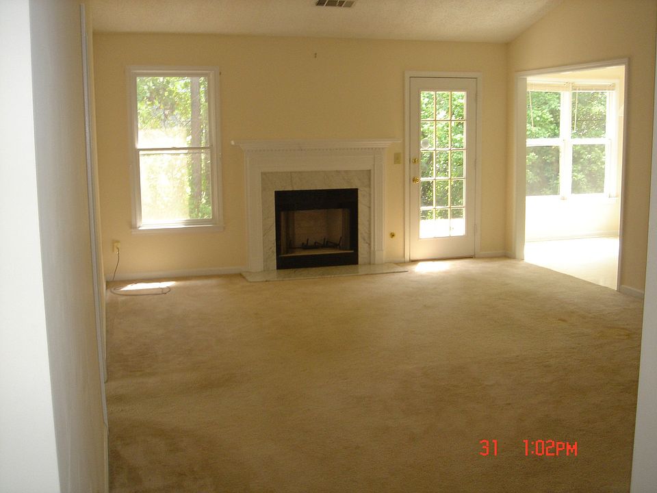 FAMILY ROOM W/FIREPLACE