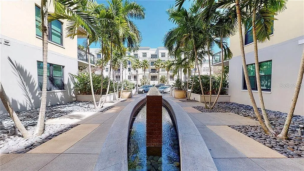 1 bed, 1.5 bath, 1100 sqft, $3,300 — Photo 4