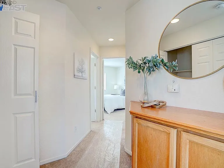 203 Swan Ct #203 — Photo 18