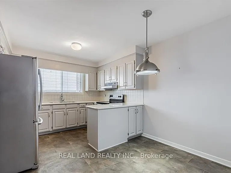 274 Timothy Ct #UPPER — Photo 13