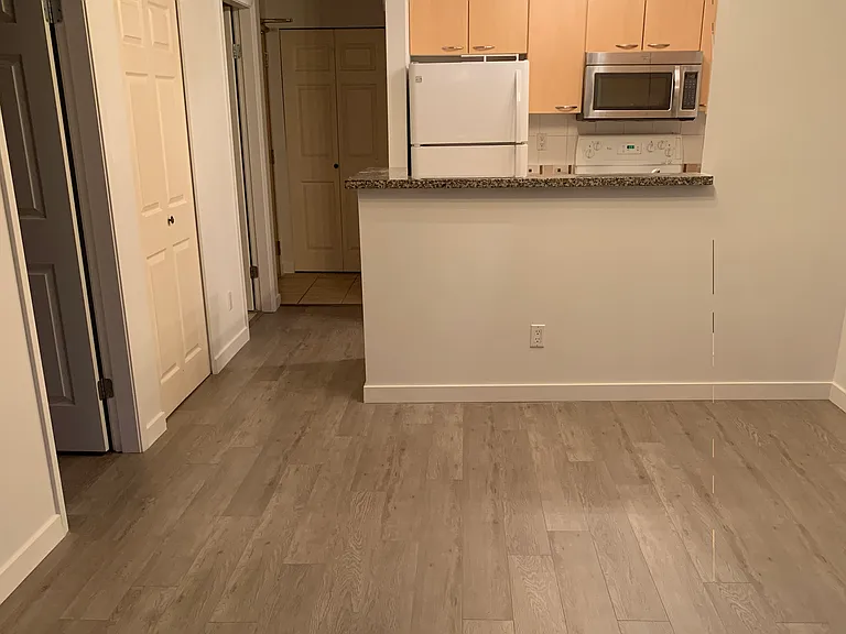 1420 Georgia St W — Photo 6