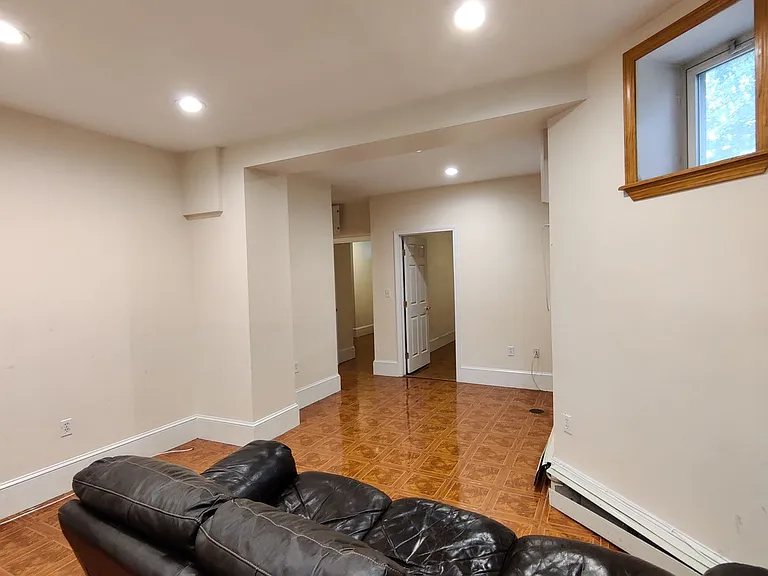 69 Babcock St #1E — Photo 8
