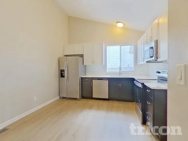 1721 S Genoa Way — Photo 4