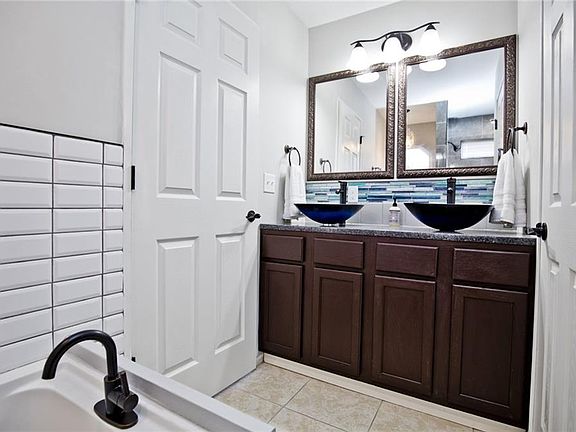 4th image of 36 Basore Dr