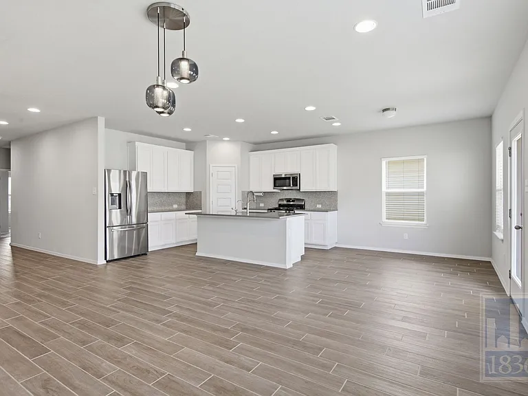 171 Catalina Dr — Photo 3