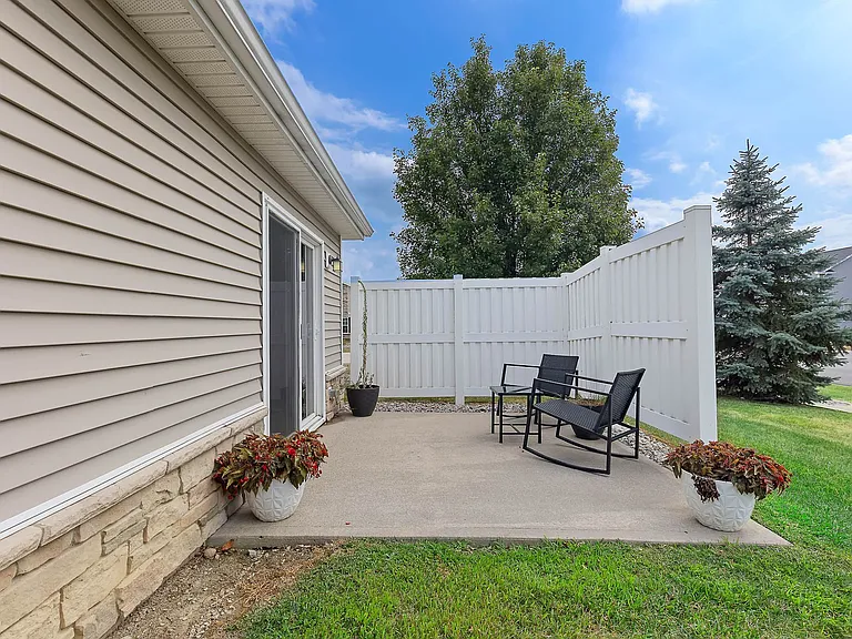 Redwood Perrysburg Woodmont Drive — Photo 10
