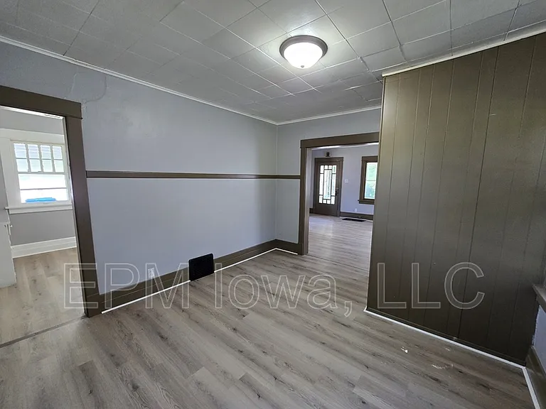 506 Fowler St — Photo 11