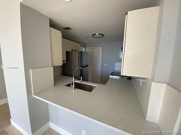 5th image of 1581 Brickell Ave Lbby 1
