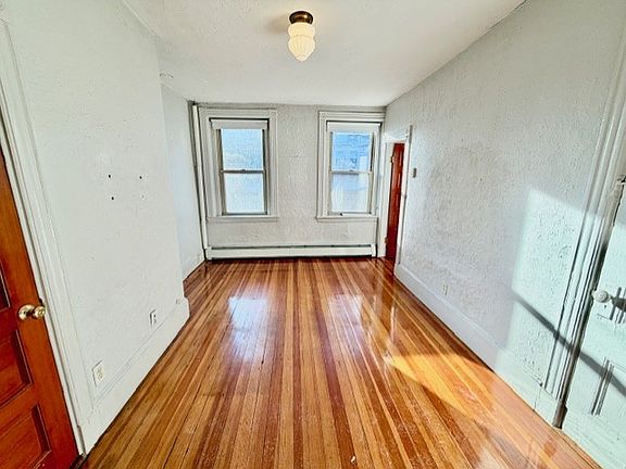 5th image of 9 Thacher Ct #3