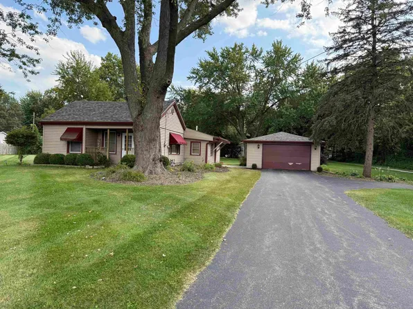 5453 Grove St, Roscoe, IL 61073