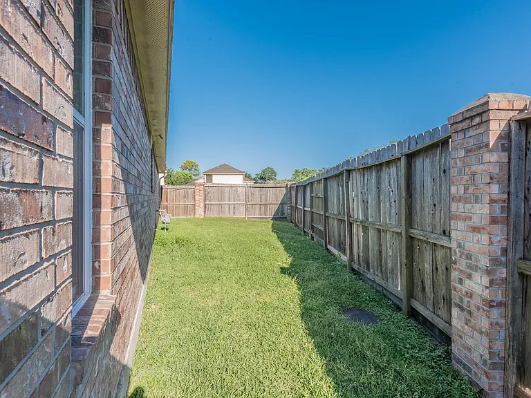 10203 Azalea Vlg — Photo 16