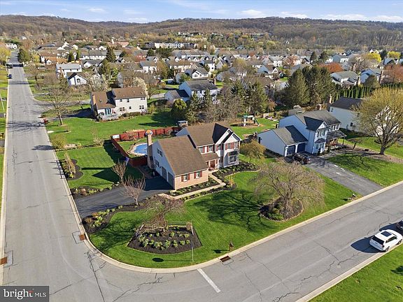 5th image of 441 Troy Dr