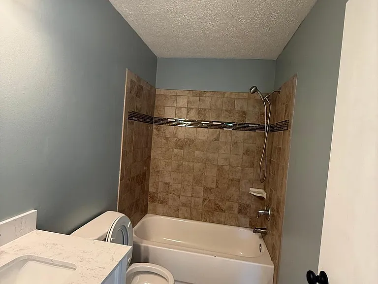 805 London Ct — Photo 29
