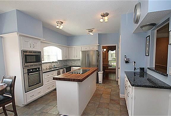 5th image of 10215 Great Plains Ln