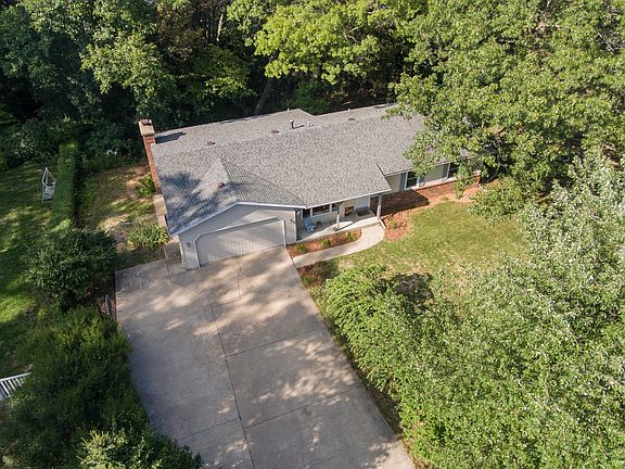 3rd image of 3320 Fair Oaks Dr