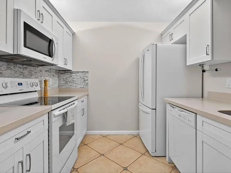 1127 E Seminole Ave #8A — Photo 7
