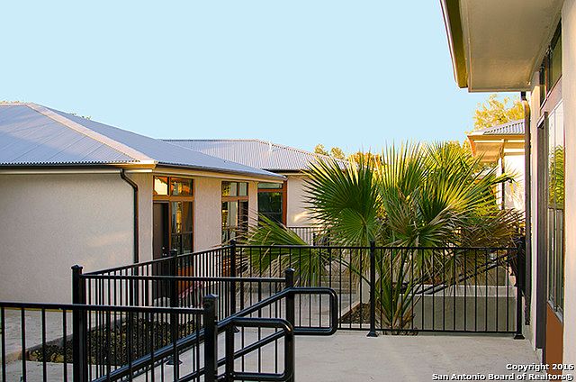 2nd image of 3050 Eisenhauer Rd APT 204