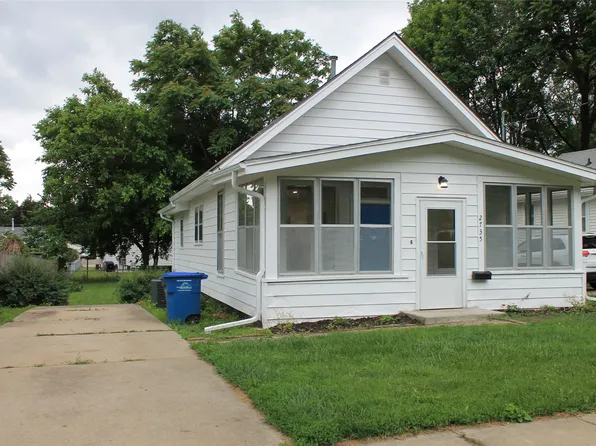 2735 Lyon St, Des Moines, IA 50317