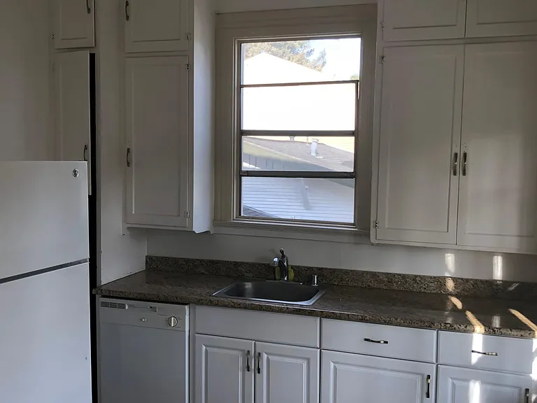 870 3rd St #2 — Photo 3