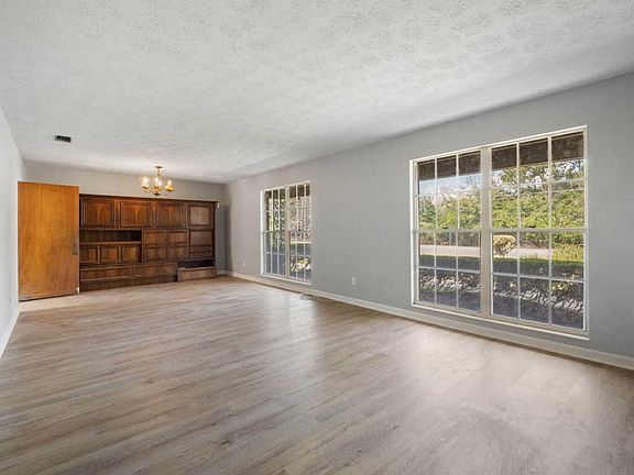 5th image of 5105 Village Way