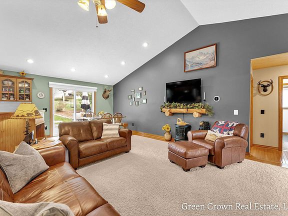 5th image of 3447 Meadow Glen Dr