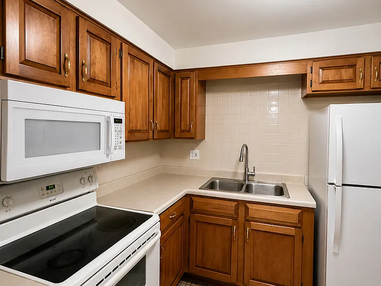 2320 N Nordica Ave #104D — Photo 4