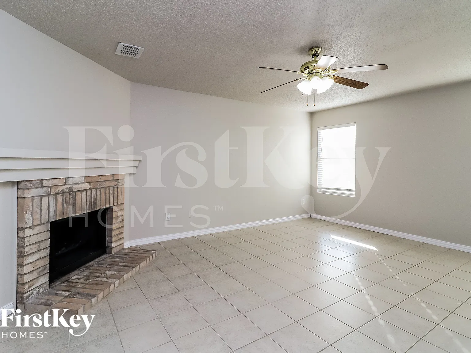 4 bed, 2.5 bath, 2640 sqft, $2,015 — Photo 2