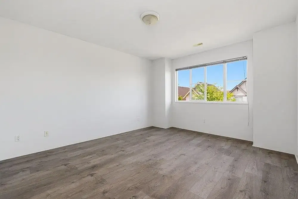 3 bed, 1189 sqft, $3,100 — Photo 4