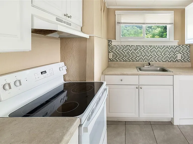 418 E Amelia Ave #C — Photo 12