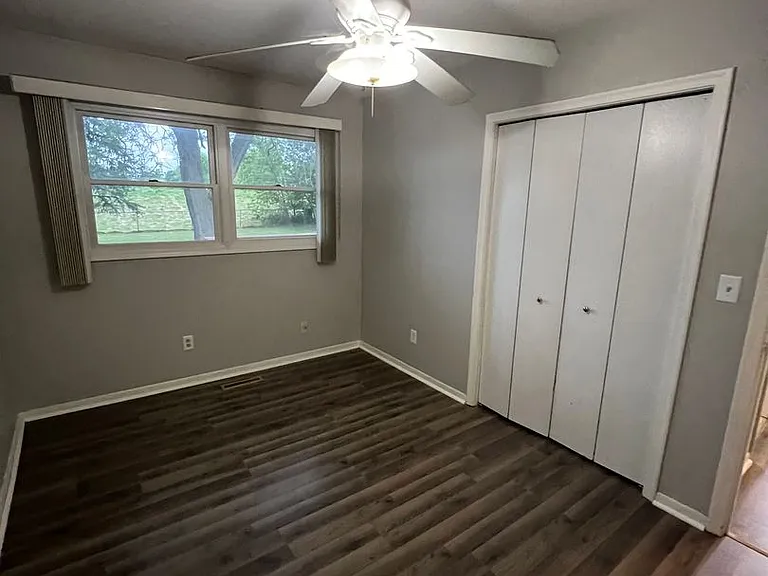 728 Meadowview Ln — Photo 16