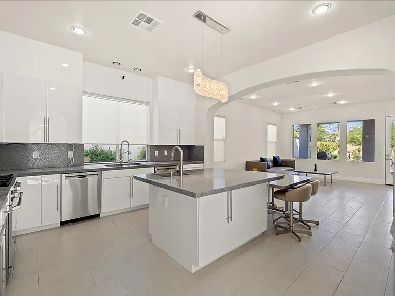 3043 Red Springs Dr — Photo 17