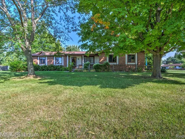 7062 S Fork Dr, Swartz Creek, MI 48473