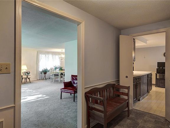 3rd image of 216 Countryside Ln