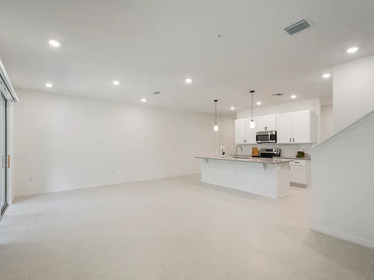 5273 Luisa Ct — Photo 9