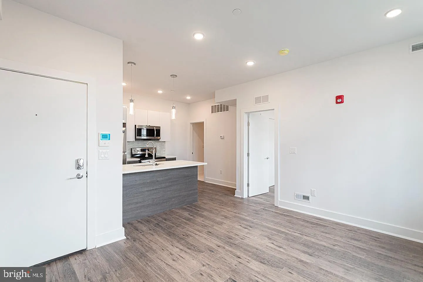 1 bed, 515 sqft, $1,672 — Photo 1