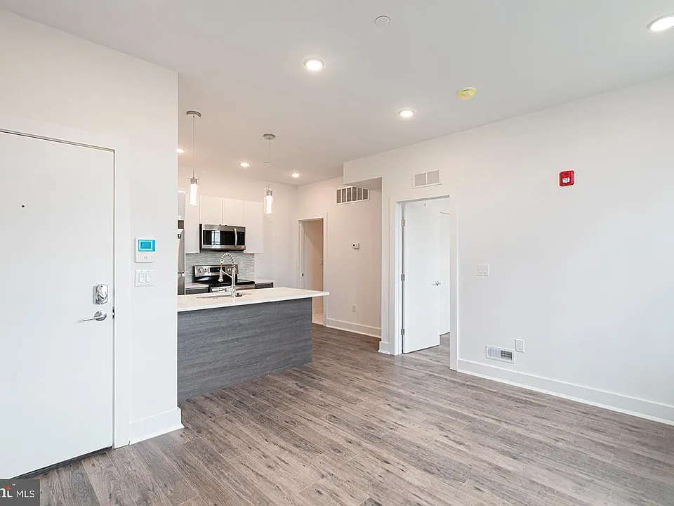 2623 Christian St #201