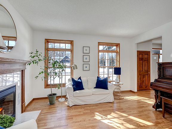 5th image of 26400 Shorewood Oaks Dr