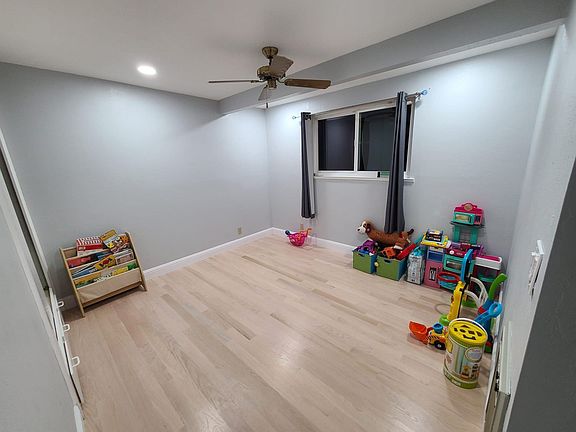 2nd image of 1202 N Hillview Dr