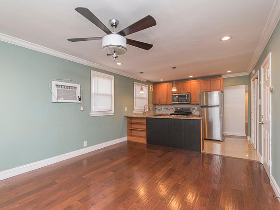 2nd image of 533 Glenview St Floor 2