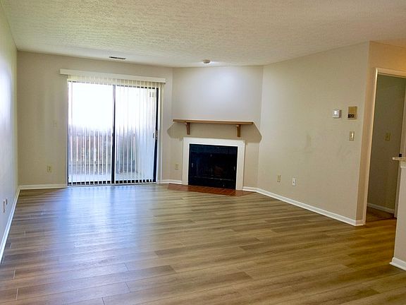 2nd image of 2245 Hedgerow Rd Unit B