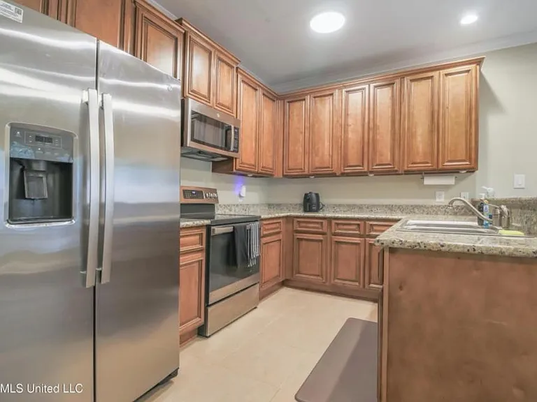 3548 Riverbend Cv — Photo 10