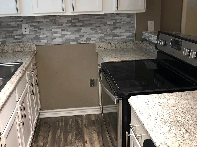 300 Tampico St — Photo 10