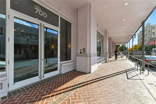 700 Magazine St #204 — Photo 13